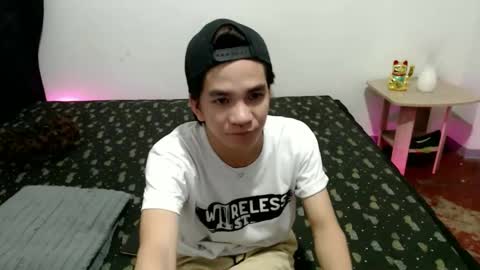 Snapshot of skyloquitexx chatting on April 2026 01:40:01 PM skyler online show from April 2026 01:40:01 PM