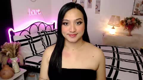 Queen Cyrine online show from December 2025 11:15:01 AM