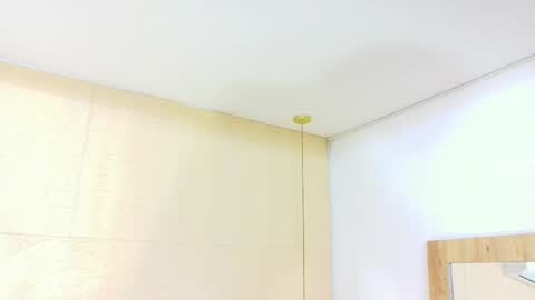 slim_chocobar18 online show from November 2025 01:43:01 PM