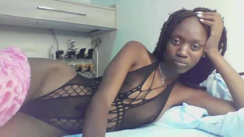 Snapshot of slim_ebony2006 chatting on October 2025 07:53:01 PM Anna online show from October 2025 07:53:01 PM