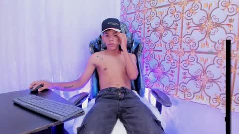 SlimLatino  online show from April 2026 12:50:02 PM