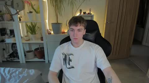 Snapshot of slippery_baby chatting on February 2025 10:53:01 AM Mila online show from February 2025 10:53:01 AM