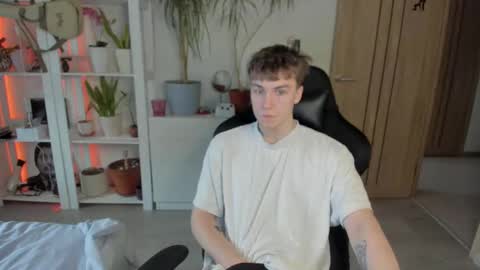 Snapshot of slippery_baby chatting on February 2025 10:44:02 AM Mila online show from February 2025 10:44:02 AM