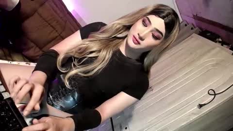 Snapshot of slut_bigcock chatting on May 2026 05:35:01 AM Nathalie online show from May 2026 05:35:01 AM