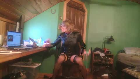 slutjennifertransxx online show from October 2025 02:42:02 AM