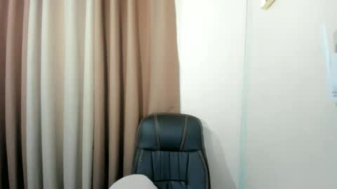 Snapshot of slutty_shanin chatting on June 2026 01:17:02 AM SHANIN online show from June 2026 01:17:02 AM