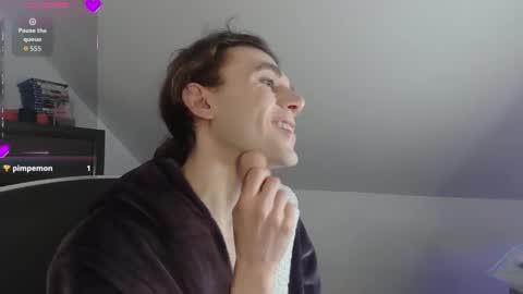 Natsu online show from December 2025 06:35:02 PM