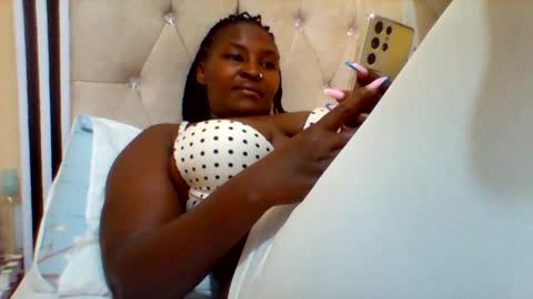 Snapshot of smartqueen1 chatting on February 2025 11:50:01 AM Katerina online show from February 2025 11:50:01 AM