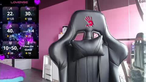 smile_cute_fox online show from April 2026 09:16:01 AM