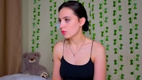 Snapshot of smile_forever_ chatting on August 2026 09:17:02 PM Bella online show from August 2026 09:17:02 PM