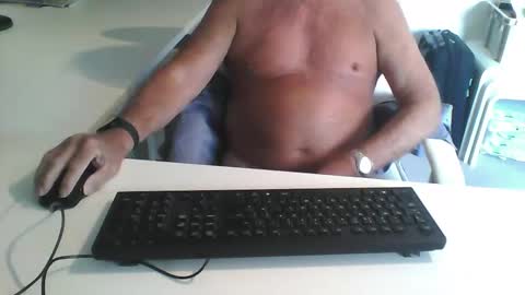 Snapshot of smilesnsmiles chatting on March 2025 11:42:02 AM George online show from March 2025 11:42:02 AM