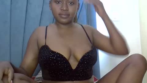 smiley_berry online show from September 2025 03:44:02 AM