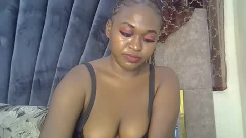 smiley_berry online show from October 2025 10:40:01 PM