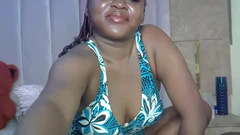 smiley_berry online show from October 2025 03:12:02 AM