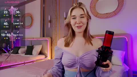 Snapshot of smiley_mia_ chatting on February 2025 08:17:01 AM Mia online show from February 2025 08:17:01 AM