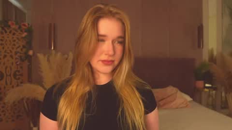 Snapshot of smiley_mia_ chatting on May 2026 05:25:03 AM Mia online show from May 2026 05:25:03 AM