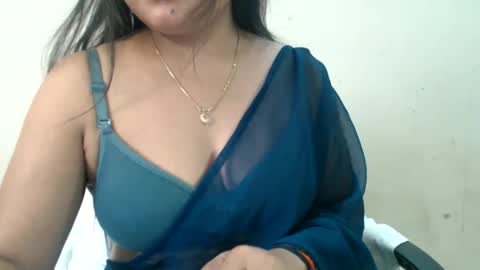 Snapshot of smiley_queen99 chatting on March 2026 05:24:02 AM smiley online show from March 2026 05:24:02 AM