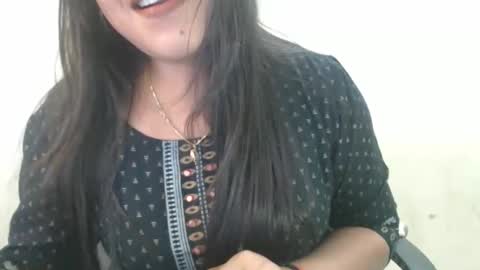 Snapshot of smiley_queen99 chatting on March 2026 06:41:01 AM smiley online show from March 2026 06:41:01 AM