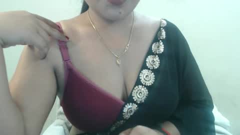 Snapshot of smiley_queen99 chatting on April 2026 12:50:01 PM smiley online show from April 2026 12:50:01 PM