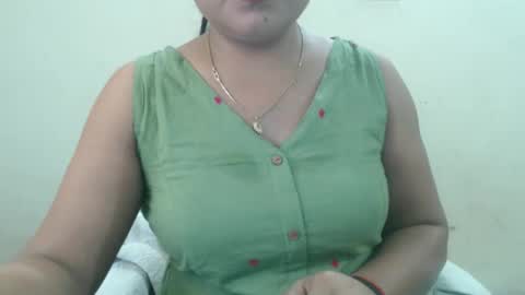 Snapshot of smiley_queen99 chatting on April 2026 11:30:02 AM smiley online show from April 2026 11:30:02 AM