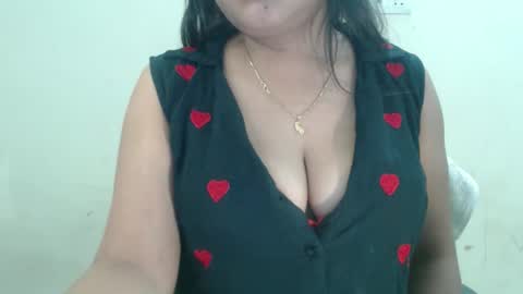 Snapshot of smiley_queen99 chatting on April 2026 12:04:01 AM smiley online show from April 2026 12:04:01 AM