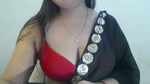 Snapshot of smiley_queen99 chatting on April 2026 12:53:02 PM smiley online show from April 2026 12:53:02 PM