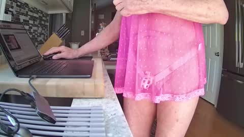 smthbtm53 online show from April 2026 01:38:02 PM