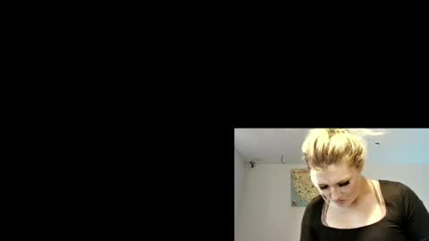 Snapshot of snapback_roxy chatting on May 2026 01:47:02 AM snapback_roxy online show from May 2026 01:47:02 AM