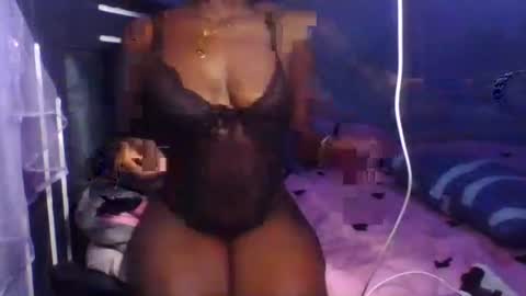 sneakylink001 online show from March 2026 04:33:01 PM