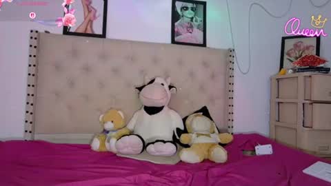 Snapshot of sneakyy_fantasy chatting on June 2026 09:00:02 AM Hellen online show from June 2026 09:00:02 AM