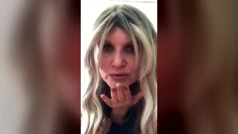 Snapshot of snejnaya chatting on June 2026 04:09:02 PM Snejnaya online show from June 2026 04:09:02 PM
