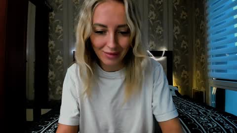 Snapshot of snezanablond chatting on December 2024 08:00:02 AM Sneja online show from December 2024 08:00:02 AM
