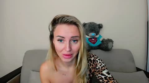Snapshot of snezanablond chatting on January 2025 06:27:02 AM Sneja online show from January 2025 06:27:02 AM