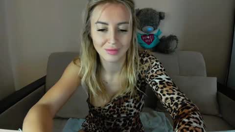 Snapshot of snezanablond chatting on January 2025 10:10:01 AM Sneja online show from January 2025 10:10:01 AM
