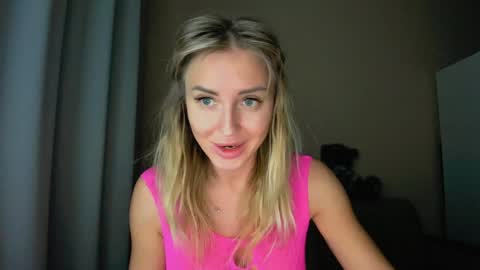Snapshot of snezanablond chatting on January 2025 03:00:01 PM Sneja online show from January 2025 03:00:01 PM