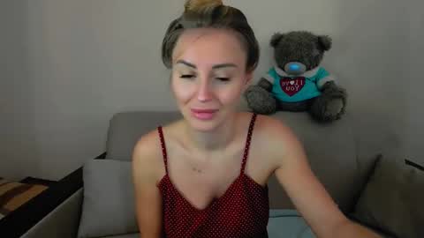 Snapshot of snezanablond chatting on February 2025 09:51:02 AM Sneja online show from February 2025 09:51:02 AM