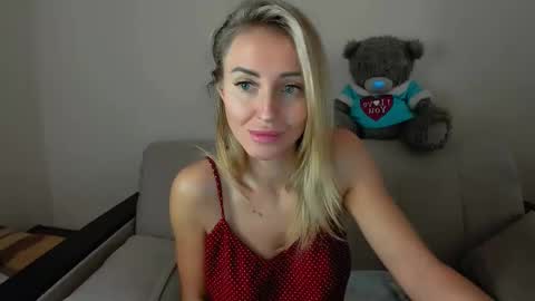 Snapshot of snezanablond chatting on February 2025 12:54:01 PM Sneja online show from February 2025 12:54:01 PM