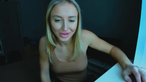 Snapshot of snezanablond chatting on February 2025 10:48:01 AM Sneja online show from February 2025 10:48:01 AM