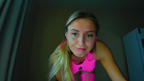 Snapshot of snezanablond chatting on February 2025 05:24:01 AM Sneja online show from February 2025 05:24:01 AM