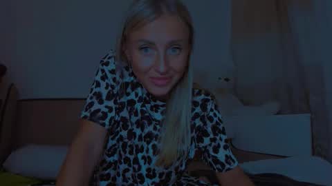Snapshot of snezanablond chatting on September 2025 09:28:02 PM Sneja online show from September 2025 09:28:02 PM