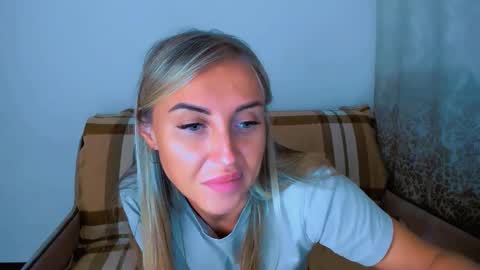 Snapshot of snezanablond chatting on October 2025 06:50:02 PM Sneja online show from October 2025 06:50:02 PM