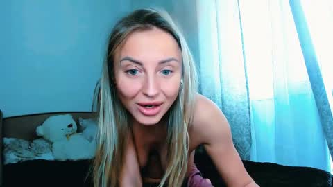 Snapshot of snezanablond chatting on May 2026 11:18:01 AM Sneja online show from May 2026 11:18:01 AM