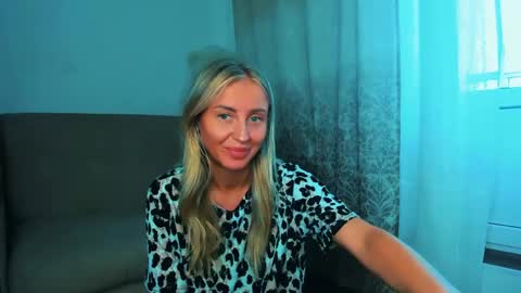 Snapshot of snezanablond chatting on May 2026 09:03:01 AM Sneja online show from May 2026 09:03:01 AM