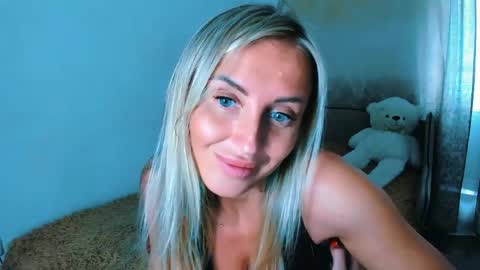 Snapshot of snezanablond chatting on June 2026 04:13:01 PM Sneja online show from June 2026 04:13:01 PM
