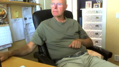 Snapshot of snickarn335731 chatting on June 2026 10:05:02 AM snickarn335731 online show from June 2026 10:05:02 AM