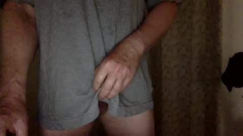 Snapshot of snoupydog chatting on June 2026 12:17:01 PM snoupydog online show from June 2026 12:17:01 PM