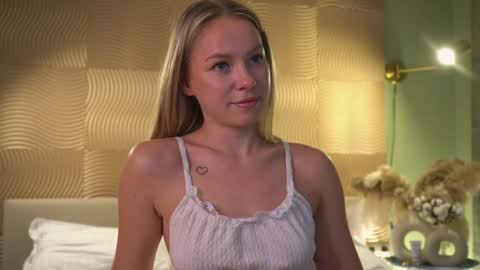 Candice Snow online show from December 2024 01:42:02 PM