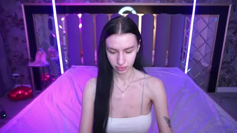 snow_whiteeex online show from April 2026 06:13:05 AM