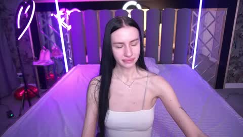 snow_whiteeex online show from April 2026 06:18:01 AM