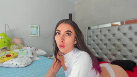 snowbabyxox online show from December 2024 06:38:01 PM